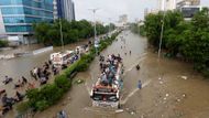 Záplavy zasáhly i Pákistán. V zemi v posledních letech přibývají extrémní výkyvy počasí, i tady za nimi stojí klimatická změna.