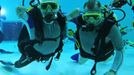 French athlete Philippe Croizon (L), whose arms and legs were amputated after an electric shock accident in March 1994, swims next to an unidentified diver in a 33 metre (36 yard) deep pool, the world's deepest pool built to train professional divers, at Nemo33 diving centre in Brussels January 10, 2013. Croizon, who swam with adapted prostheses that had flippers attached, broke a world record and became the first disabled person to dive to 33 metres, according to the organisers. REUTERS/Yves Herman (BELGIUM - Tags: SOCIETY SPORT DIVING TPX IMAGES OF THE DAY) Published: Led. 10, 2013, 4:40 odp.