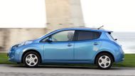 Vůbec Japonci patří mezi průkopníky moderní elektromobility, Nissan Leaf patřil mezi první elektroauta na trhu. Vyrábět se začal na podzim 2010 a první verze ujely asi 175 km na jedno nabití. V roce 2011 to bylo první elektrické auto, které vyhrálo titul evropského auta roku.