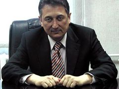 Kandidovat chce také asi nejznámější opoziční předák Sanjar Umarov