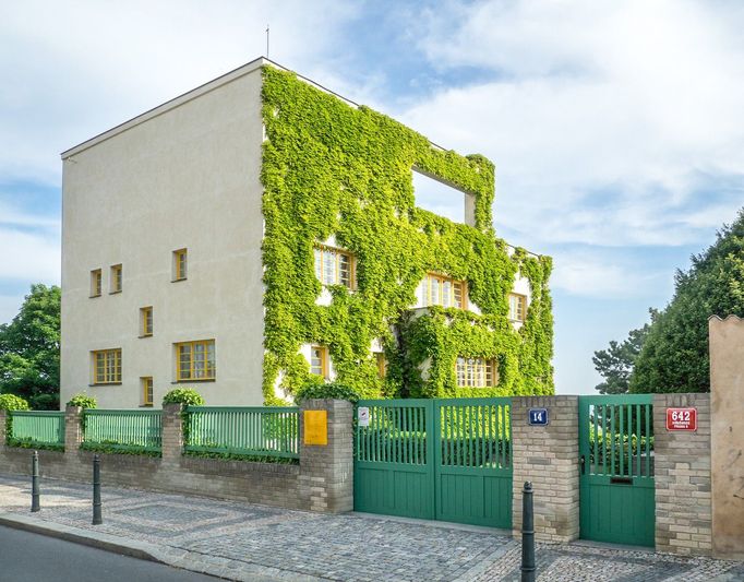 Vila Milady a Františka Müllerových v Praze, (1928-30), Adolf Loos  Architekt navrhl pro Františka Müllera nejen vilu, ale i koncepci uspořádání svažité zahrady.