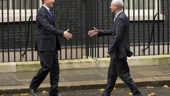 Přátelské gesto v Londýně. Na summitu o rozpočtu ale budou předseda Evropské rady Herman Van Rompuy a britský premiér David Cameron zřejmě v opozici.