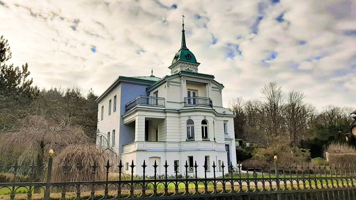 Dobřichovice: letní sídla u Berounky, vily generálů i místo děsivé rodinné tragédie; Zdroj foto: Pavel Švec