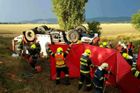 Hasič zemřel při nehodě cisterny a auta na Šumpersku