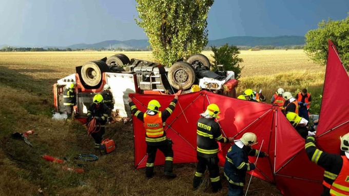 Hasiči u nehody 24. srpna 2018 u Libivé na Šumpersku