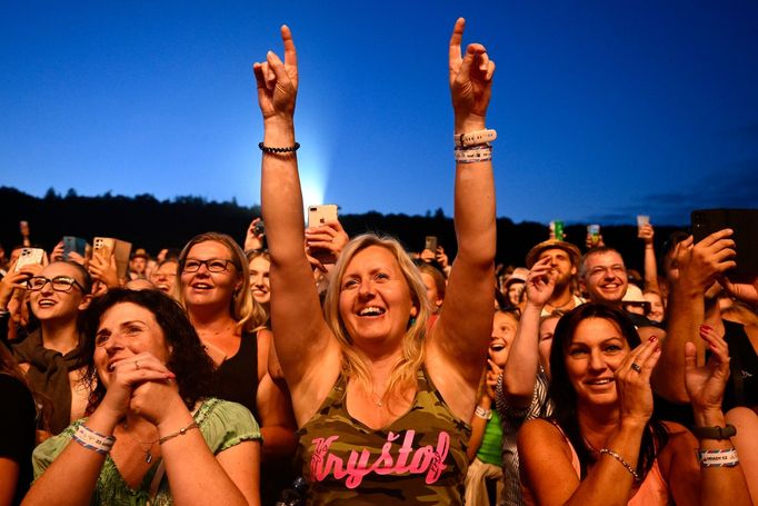 Snímek z pátečního zahájení festivalu Hrady CZ pod hradem Točník.