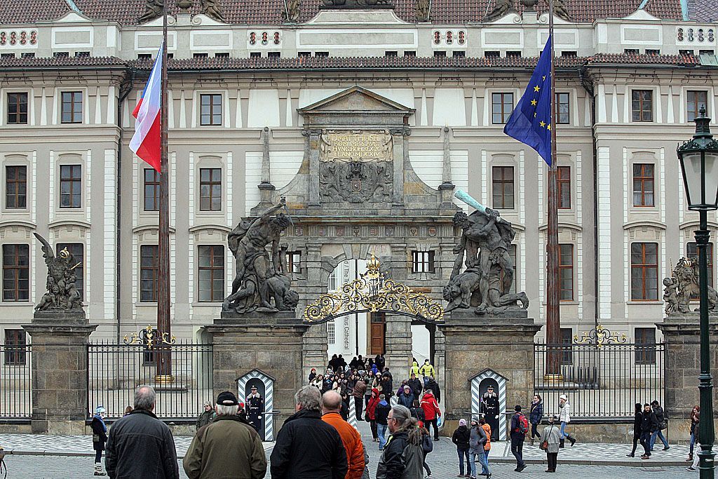 Vlajka EU na hradě