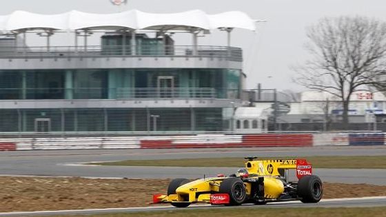 Další Čech ve formuli jedna. Charouz testoval vůz v Silverstone