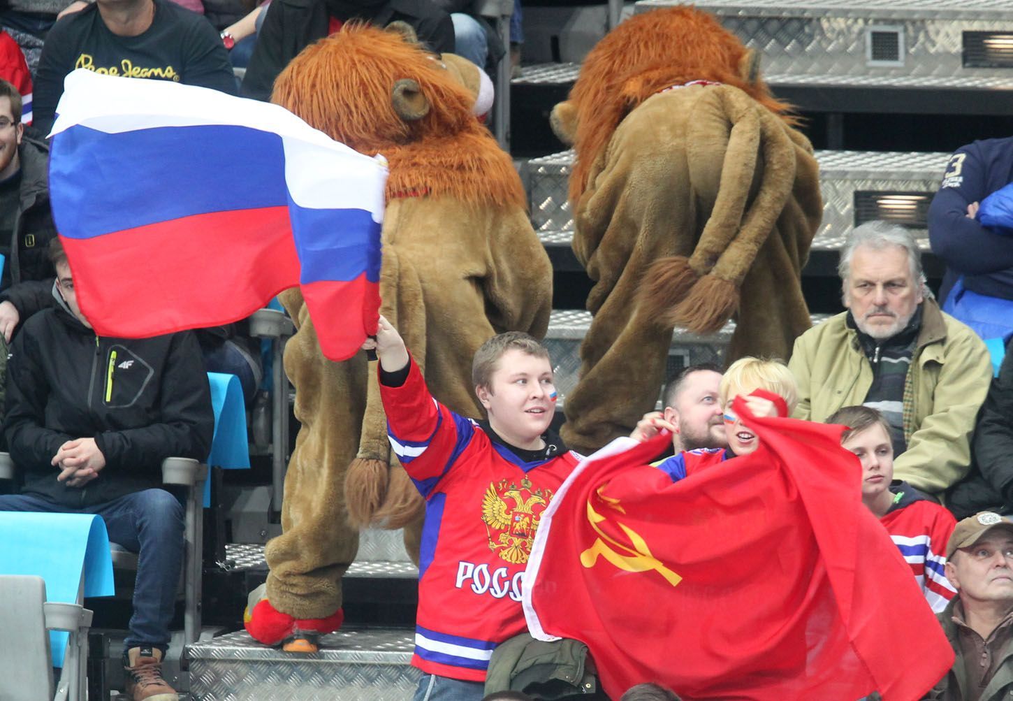EHT, ČR-Rusko: český lev a ruský fanoušek