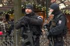Češi hlídkují se zbraněmi na vánočních trzích. Blízkost Berlína zvyšuje obavy