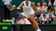 Srbská tenistka Ana Ivanovičová při zápase čtvrtfinále Wimbledonu s Nicole Vaidišovou.