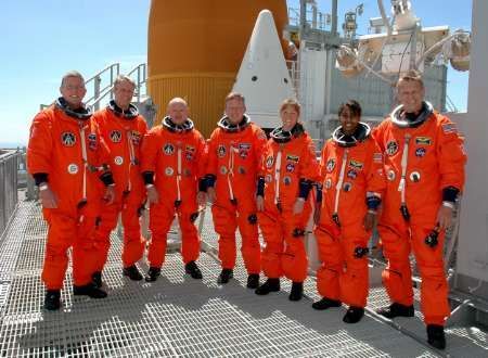 Sedmičlenná posádka raketoplánu Discovery