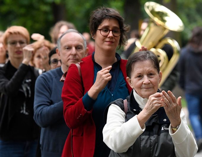 Snímek z uvedení projektu The Nelken-Line ve Stromovce.
