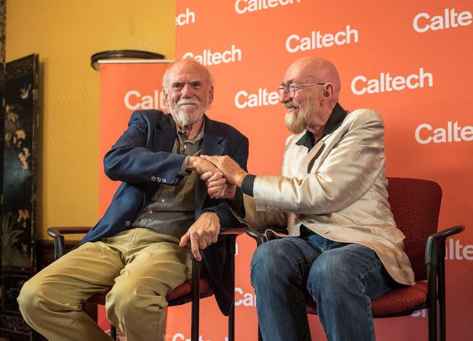 Nobelisté Barry C. Barish a Kip S. Thorne.