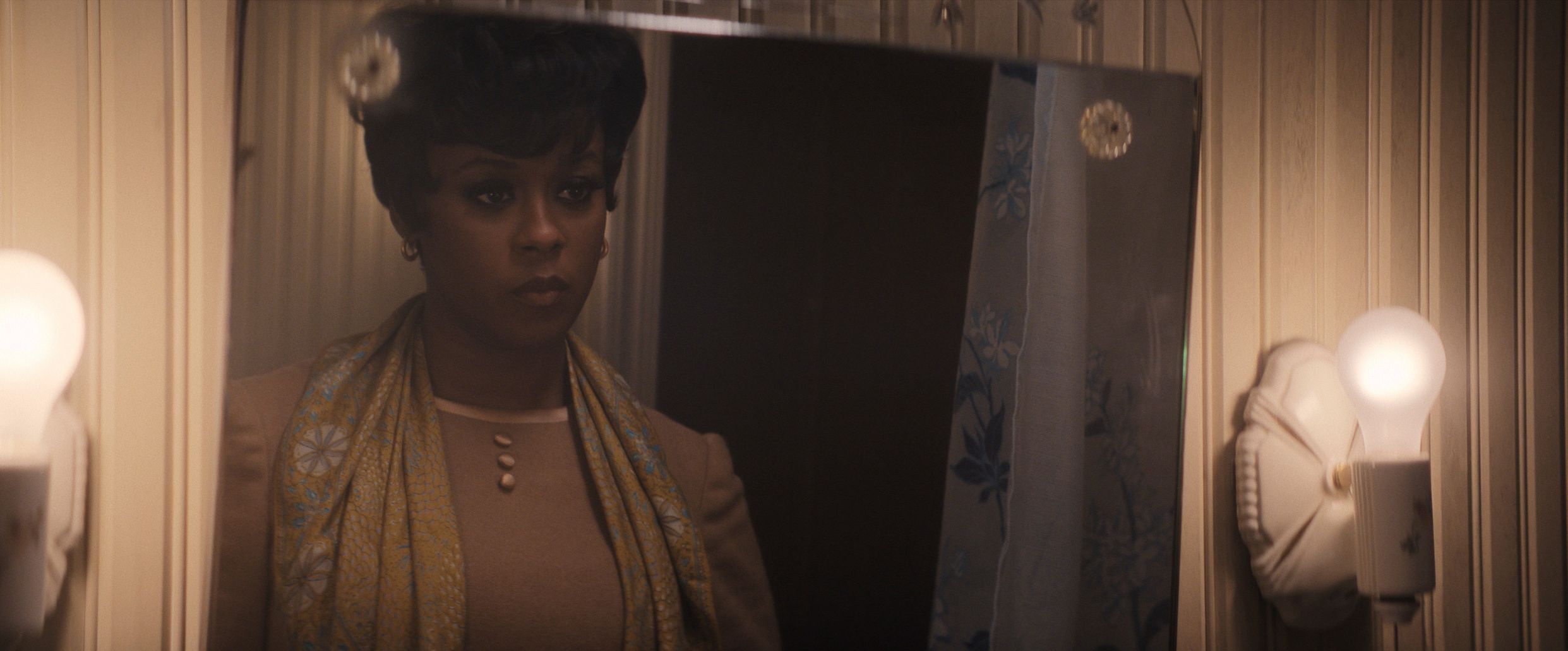 Žena v jezeře, seriál, 2024