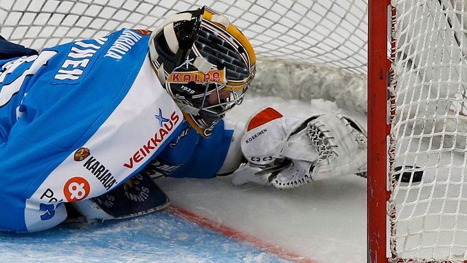 Brankář Mikko Koskinen září v dresu Finska i klubu KHL z Petrohradu.