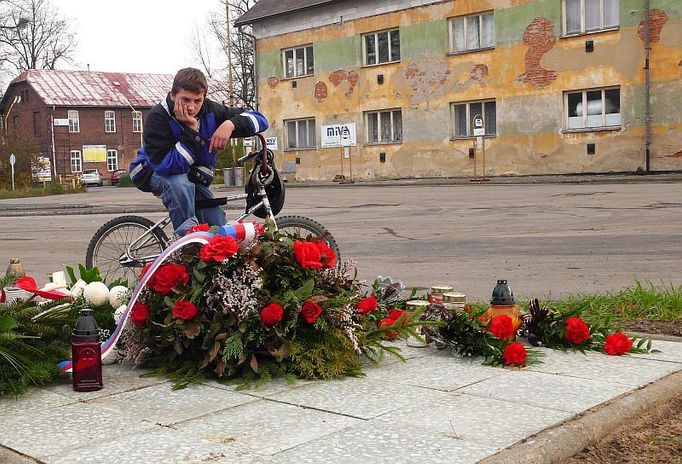 Lidé ve Studénce říkají, že srpnové neštěstí bylo jedním z nejhorších zážitků, který jim život v jejich městě připravil. Mnozí z nich sem teď budou chodit, aby si tehdejší události připomněli