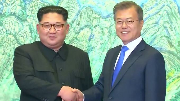 Vůdce Severní Koreje Kim Čong-un na historickém summitu s prezidentem Jižní Koreje mluvil o míru, prosperitě a vztazích mezi Korejci.
