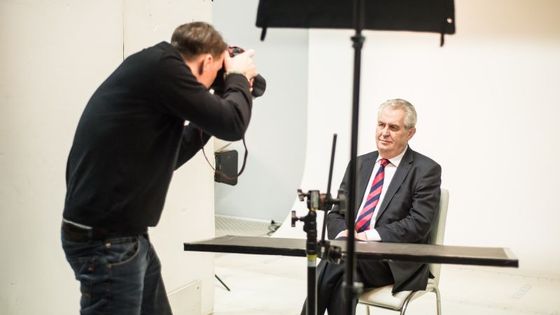 Miloš Zeman se fotografoval na oficiální portrét