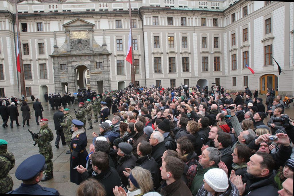 Vojenský smuteční ceremoniál na Hradě