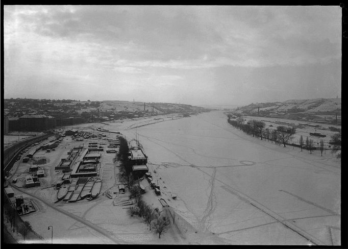 Alexandr Paul: Císařský ostrov, zima 1942