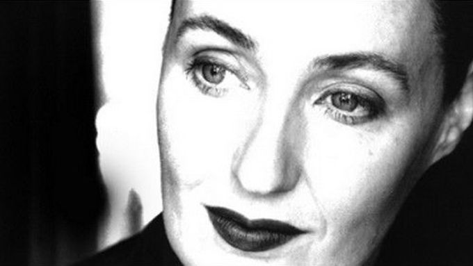 Mrtví už netančí, ale Lisa Gerrard zpívá dál - Aktuálně.cz