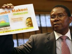Novou nadějí pro zemi má být Simba Makoni. Jak se k němu však postaví rozpolcená strana ZANU-PF, která vždy podporovala Mugabeho?