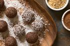 Vosí hnízda či kokosové kuličky: Lahodné cukroví na vánoční tabuli jde i bez pečení