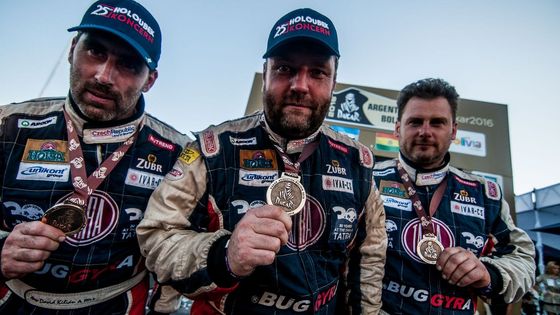 Projděte si s námi bilanci všech českých účastníků na Rallye Dakar 2016. Od Kolomého triumfu v etapě až po řadu výpadků a zmařených nadějí.