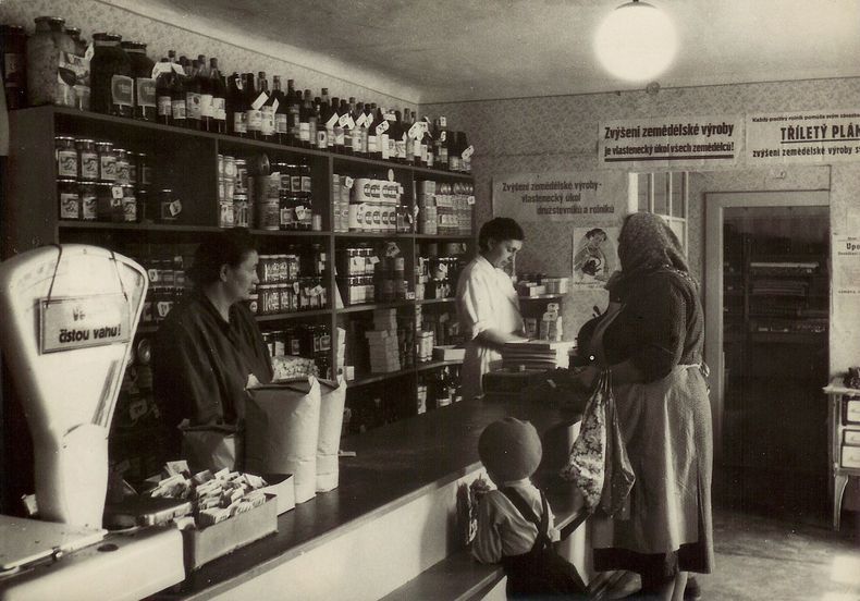 COOP 170 let - historie - Takto vypadala převážná část prodejen v době převzetí Jednotou (1954)