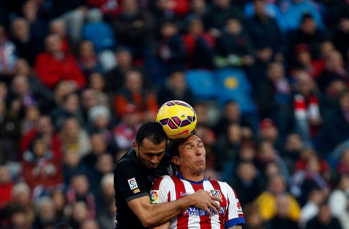 Mandžukič a Vyntra v utkání Atlético vs. Levante