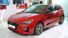 Hyundai i30 2016 - červená čelní