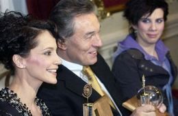 Slavíci Lucie Bílá a Karel Gott s Objevem roku Anetou Langerovou.