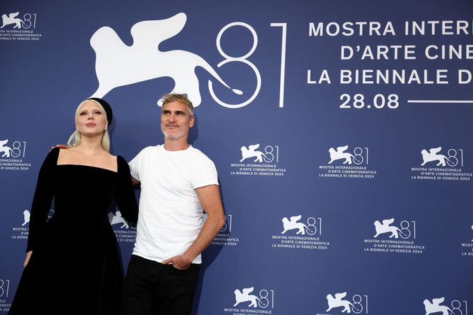 Představitelé hlavních rolí Lady Gaga a Joaquin Phoenix na benátském festivalu.