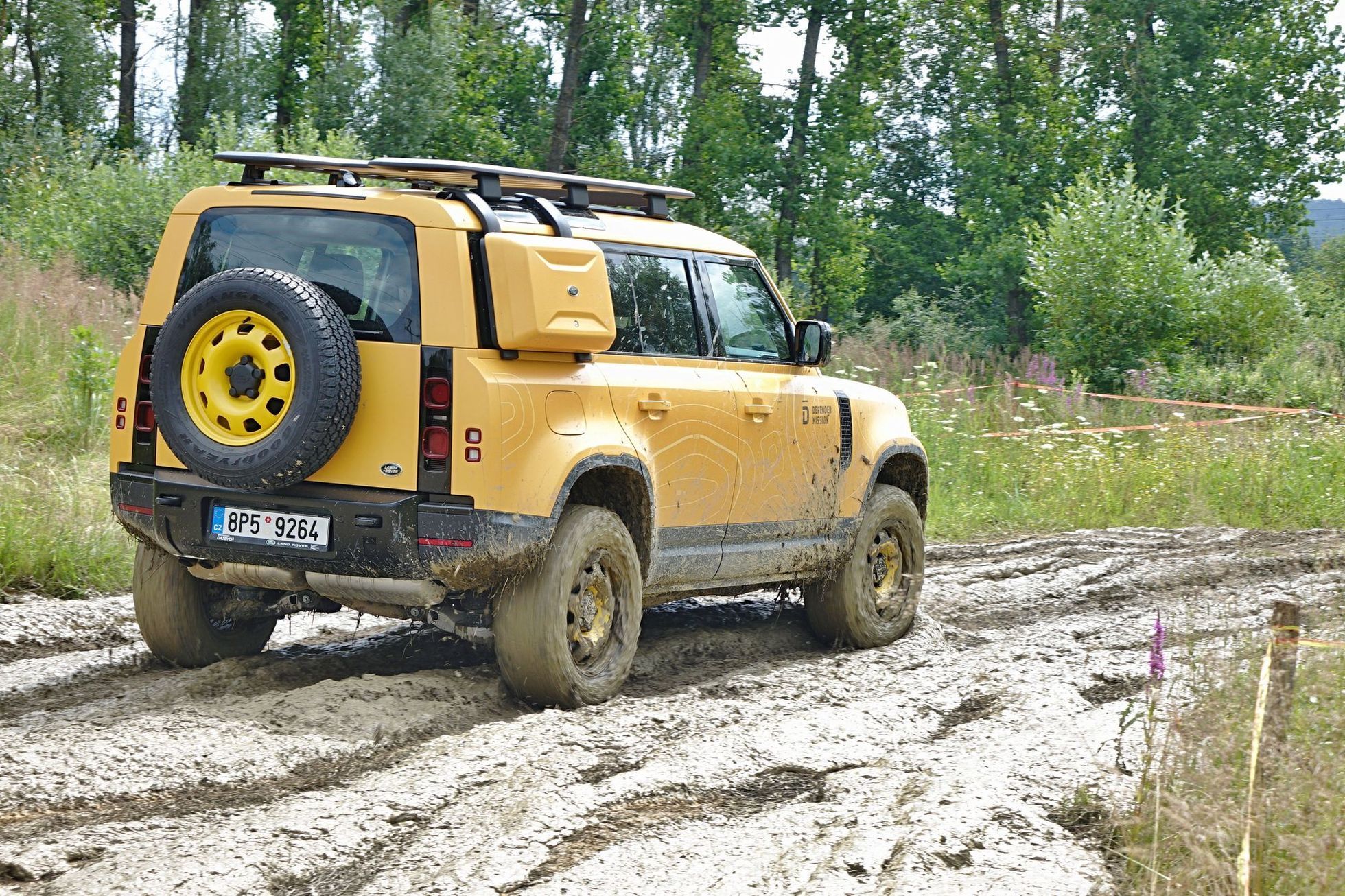 Land Rover Defender Mission