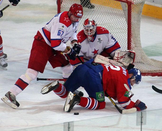 Hokej, KHL, Lev Praha - CSKA Moskva:Jiří Novotný - Roman Ljubimov a Rastislav Staňa