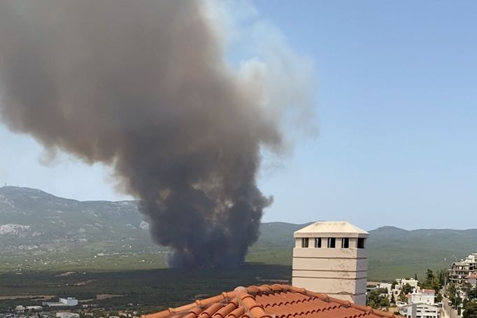 Požár severně od Atén.