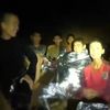 Záběry z thajské jeskyně. O nalezené chlapce se stará tým záchranářů