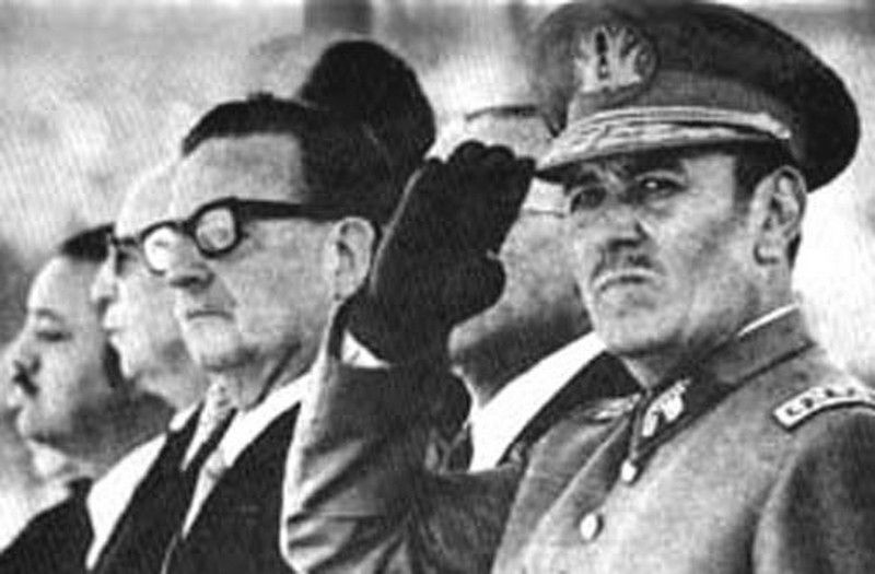 Carlos Prats (vpravo) podporoval chilského prezidenta Salvatora Allendeho (vlevo).