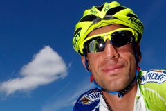 Giro zasypal sníh, na Galibier Nibali peloton nepovede