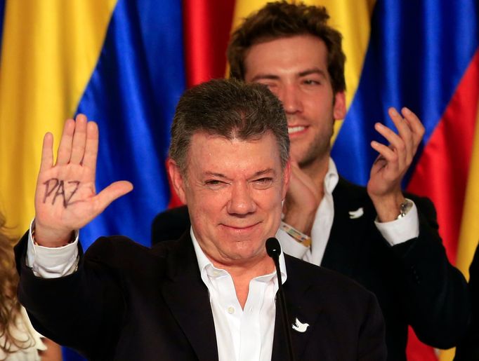 Juan Manuel Santos slaví obhajobu křesla prezidenta Kolumbie.