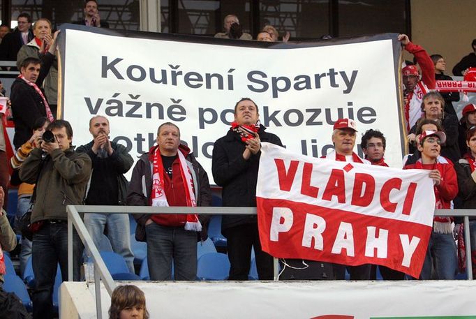 Fanoušci Slavie se na návštěvu svého pražského rivala dobře připravili.