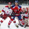 Hokej, KHL, Lev Praha - CSKA Moskva: Ondřej Němec - Nikolaj Prochorkin  a Rastislav Staňa (vpravo)