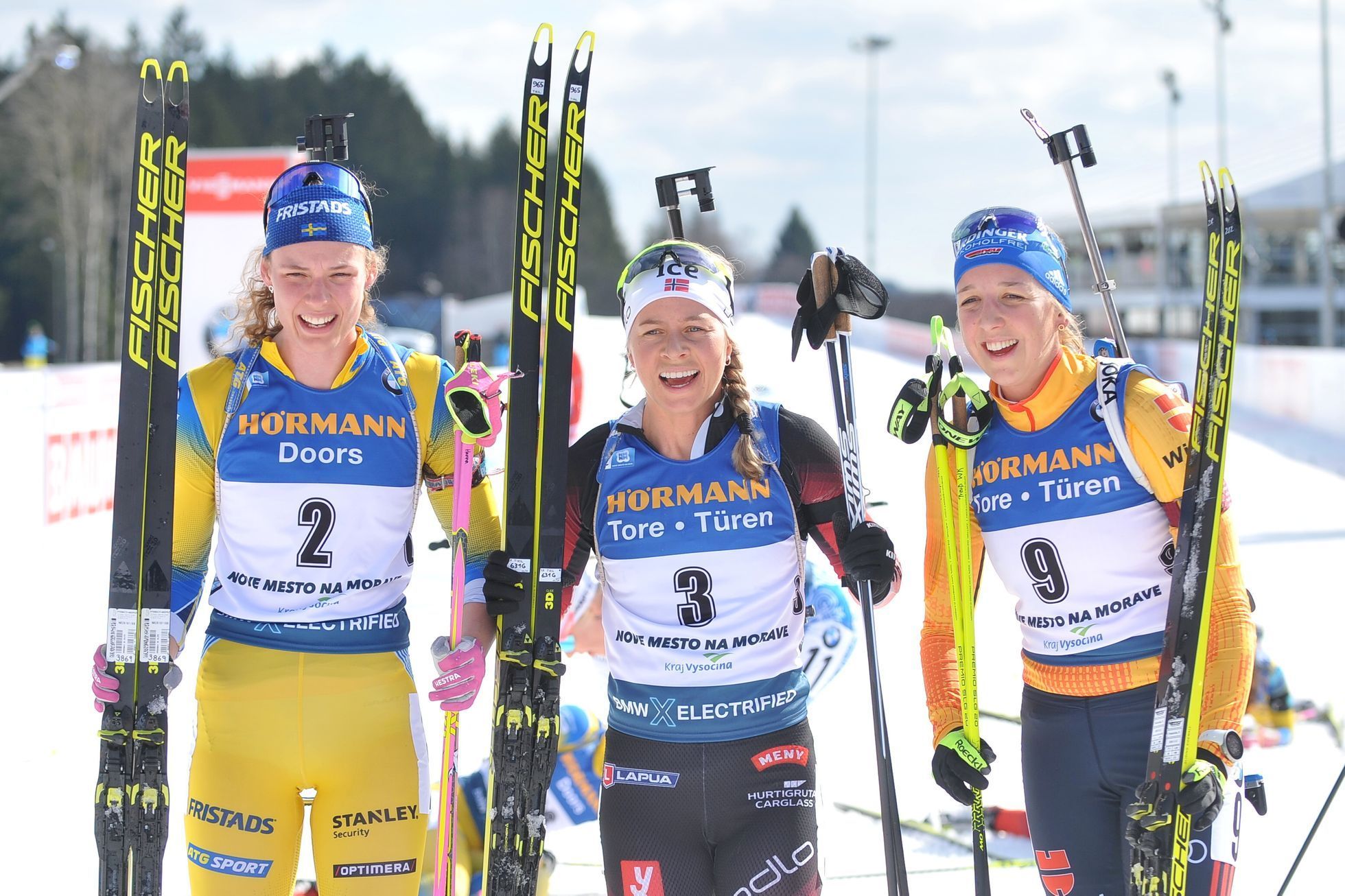 Medailistky závodu s hromadným startem v rámci SP v Novém Městě na Moravě - Hanna Öbergová, Tiril Eckhoffová a Franziska Preussová
