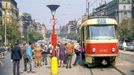 Historická fotografie zachycující provoz tramvajové linky na Václavském náměstí, která zde byla v provozu mezi lety 1884-1980.