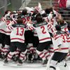 Kanaďané slaví vítězství nad Finskem ve finále MS 2021