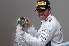 Hamilton získal třetí titul mistra světa formule 1, v Austinu vyhrál