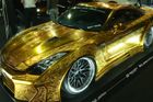 VIDEO: Zlatý Nissan pro snoby? Stojí 22 milionů a nikdo ho nechce