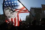 Marylin Monroe na americké vlajce. Obyvatelé Kosova také tím děkují, že Spojené státy stály na jejich straně.