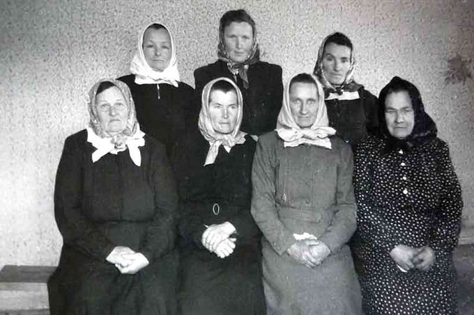 Ženy podobně postižené jako pan Lysý, Lhotka 1953 - 1956